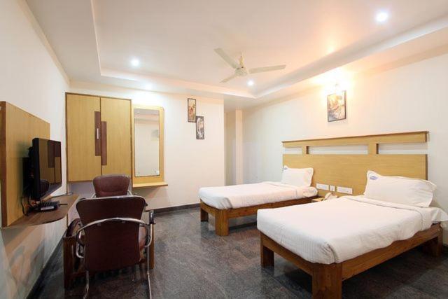 Hotel Way Inn Grand Tirupati Exteriér fotografie